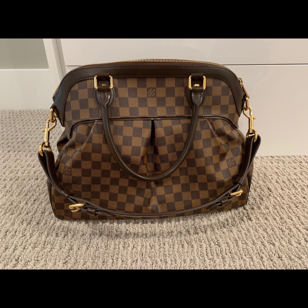 Auth Louis Vuitton excellent condition